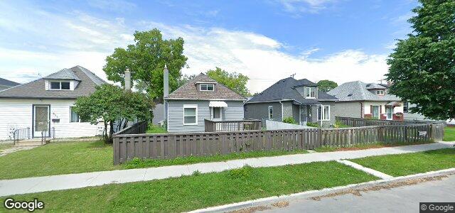 Larawan ng 325 Larsen Avenue sa Winnipeg, Manitoba
