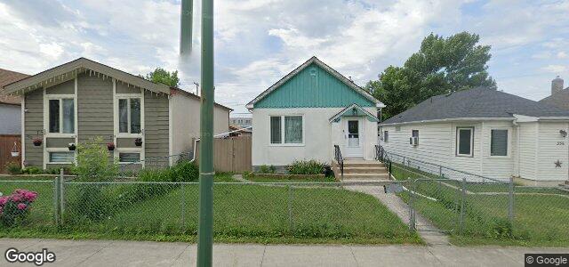 Larawan ng 358 Chalmers Avenue sa Winnipeg, Manitoba