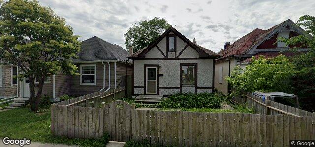 Photo of 370 Martin Avenue W in Winnipeg, Manitoba