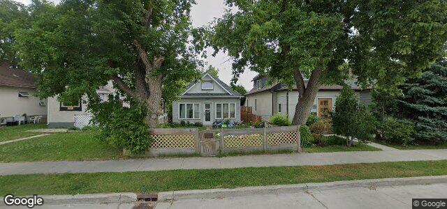 Larawan ng 381 Chalmers Avenue sa Winnipeg, Manitoba