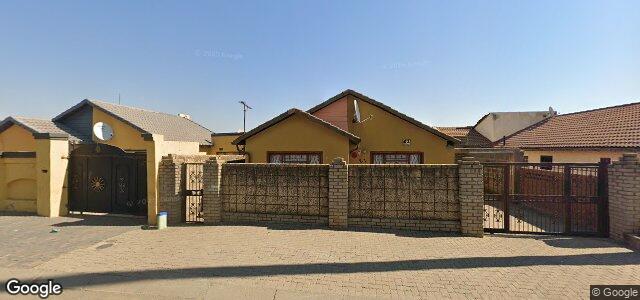 Larawan ng 21 Pheasant Street sa Winnipeg, Manitoba