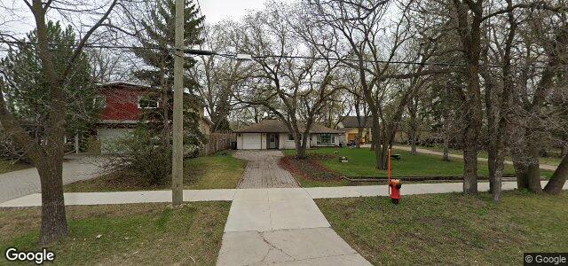 Larawan ng 858 Crescent Drive sa Winnipeg, Manitoba