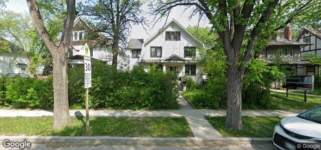 Larawan ng 1015 Grosvenor Avenue sa Winnipeg, Manitoba