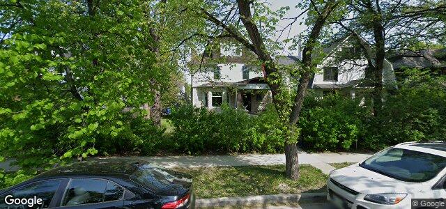 Larawan ng 1017 Grosvenor Avenue sa Winnipeg, Manitoba