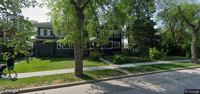 Larawan ng 1020 Grosvenor Avenue sa Winnipeg, Manitoba