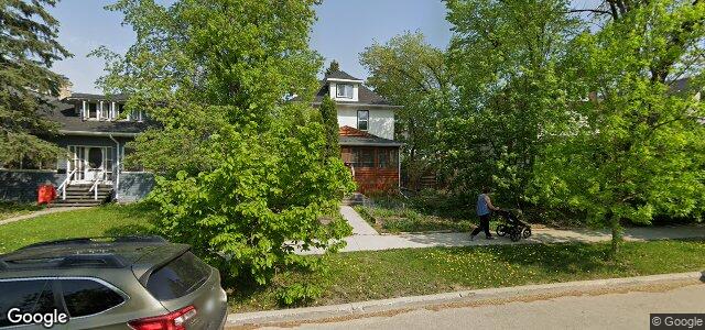 Larawan ng 1021 Grosvenor Avenue sa Winnipeg, Manitoba