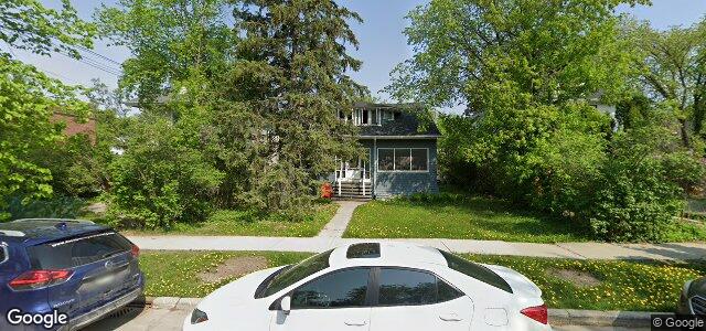 Larawan ng 1025 Grosvenor Avenue sa Winnipeg, Manitoba