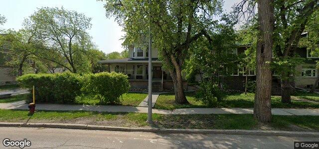 Larawan ng 1040 Grosvenor Avenue sa Winnipeg, Manitoba
