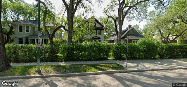 Larawan ng 1064 Grosvenor Avenue sa Winnipeg, Manitoba