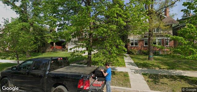 Larawan ng 1169 Grosvenor Avenue sa Winnipeg, Manitoba