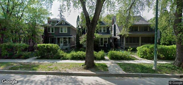 Larawan ng 990 Grosvenor Avenue sa Winnipeg, Manitoba