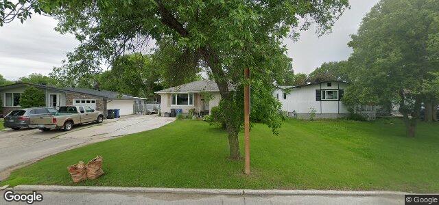 Larawan ng 10 Voyageur Avenue sa Winnipeg, Manitoba