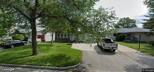 Larawan ng 102 Voyageur Avenue sa Winnipeg, Manitoba