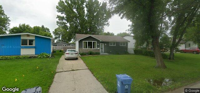 Larawan ng 18 Hollingsworth Avenue sa Winnipeg, Manitoba