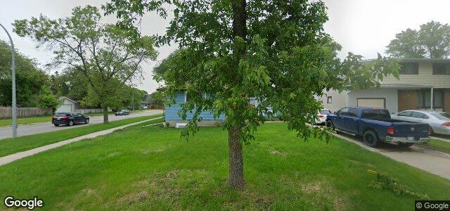 Larawan ng 2 Hollingsworth Avenue sa Winnipeg, Manitoba