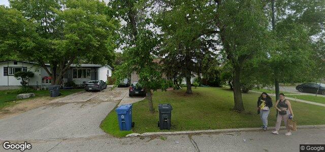 Larawan ng 2 Voyageur Avenue sa Winnipeg, Manitoba