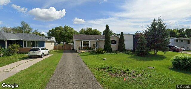 Larawan ng 32 Voyageur Avenue sa Winnipeg, Manitoba