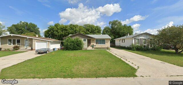 Photo of 35 Risbey Crescent in Winnipeg, Manitoba