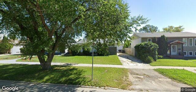 Larawan ng 711 Buchanan Boulevard sa Winnipeg, Manitoba