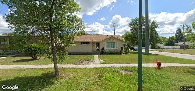 Larawan ng 711 Cavalier Drive sa Winnipeg, Manitoba