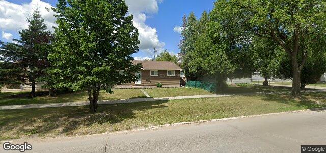 Larawan ng 812 Cavalier Drive sa Winnipeg, Manitoba