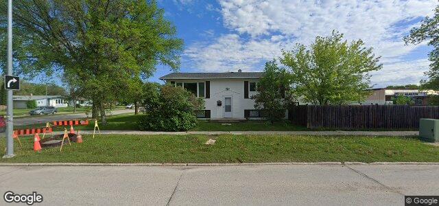 Photo of 945 Buchanan Boulevard in Winnipeg, Manitoba