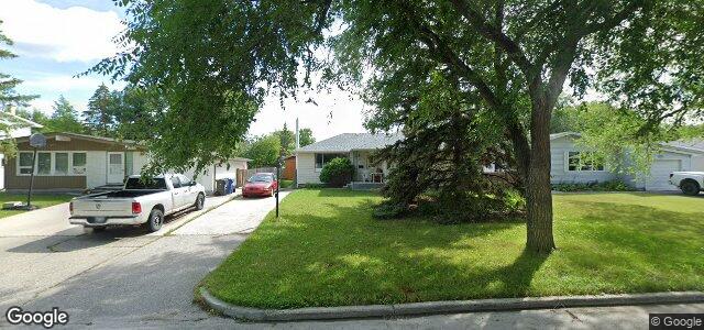 Larawan ng 98 Voyageur Avenue sa Winnipeg, Manitoba