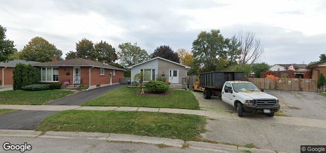 Larawan ng 100 Harding Crescent sa Winnipeg, Manitoba