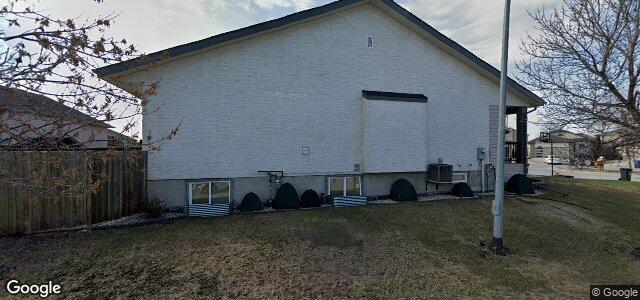 Larawan ng 112 Julia Road sa Winnipeg, Manitoba