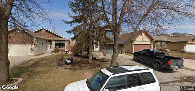 Larawan ng 15 Hedgestone Crescent sa Winnipeg, Manitoba