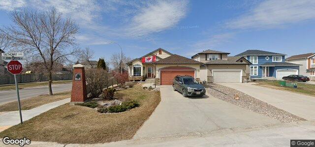 Photo of 2 Tretheway Close in Winnipeg, Manitoba