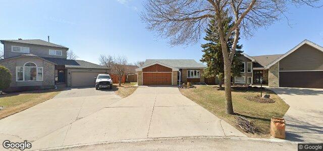 Larawan ng 203 Queensbury Bay sa Winnipeg, Manitoba