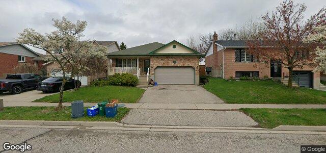 Larawan ng 32 Hedgestone Crescent sa Winnipeg, Manitoba