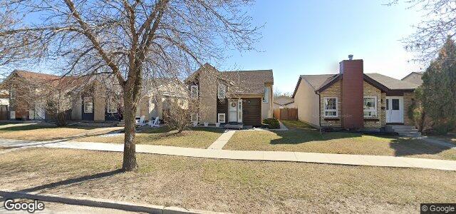 Larawan ng 329 Ashworth Street sa Winnipeg, Manitoba