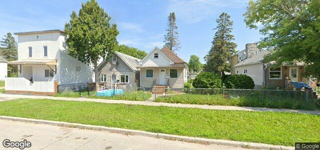Larawan ng 725 Stella Avenue sa Winnipeg, Manitoba