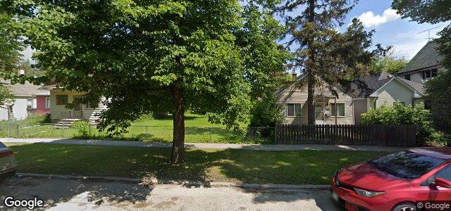 Larawan ng 747 Stella Avenue sa Winnipeg, Manitoba