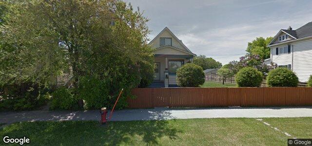 Photo of 828 Stella Avenue in Winnipeg, Manitoba