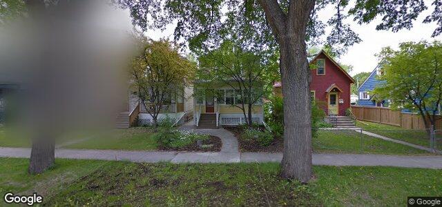 Larawan ng 698 Warsaw Avenue sa Winnipeg, Manitoba
