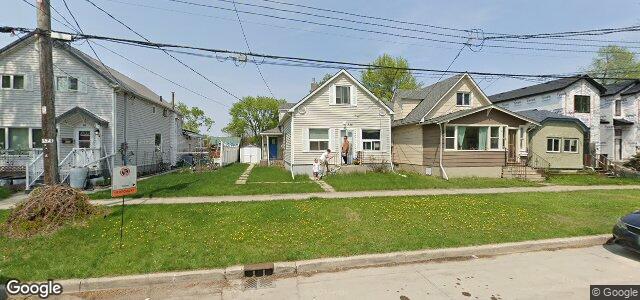 Larawan ng 735 Scotland Avenue sa Winnipeg, Manitoba