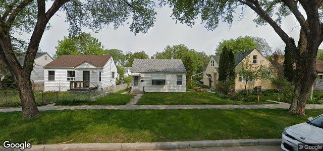 Larawan ng 825 Lorette Avenue sa Winnipeg, Manitoba