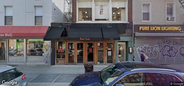Larawan ng 760 Manhattan Avenue sa Winnipeg, Manitoba