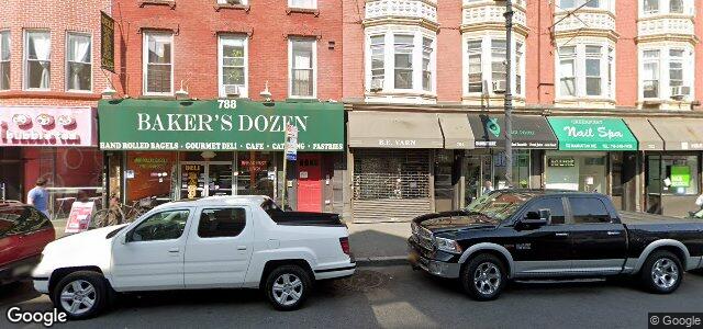 Larawan ng 786 Manhattan Avenue sa Winnipeg, Manitoba