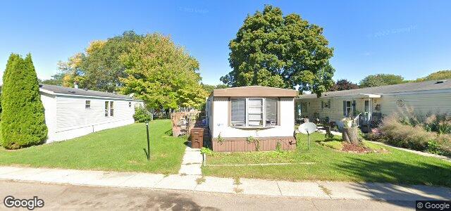 Larawan ng 111 Brittany Drive sa Winnipeg, Manitoba