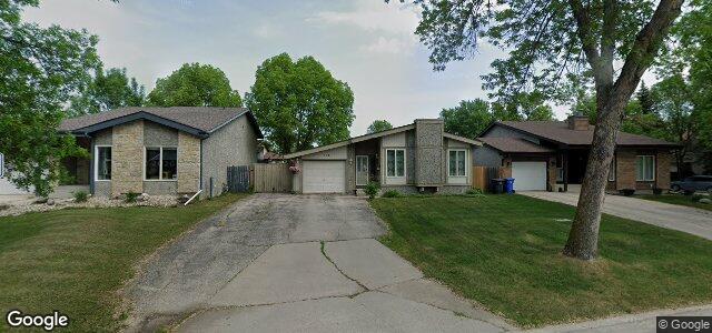 Larawan ng 114 Woodview Bay sa Winnipeg, Manitoba