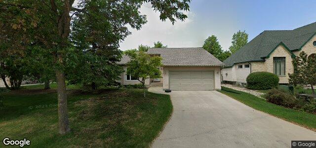 Larawan ng 132 Brittany Drive sa Winnipeg, Manitoba
