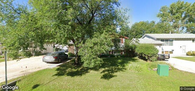 Larawan ng 880 Laxdal Road sa Winnipeg, Manitoba