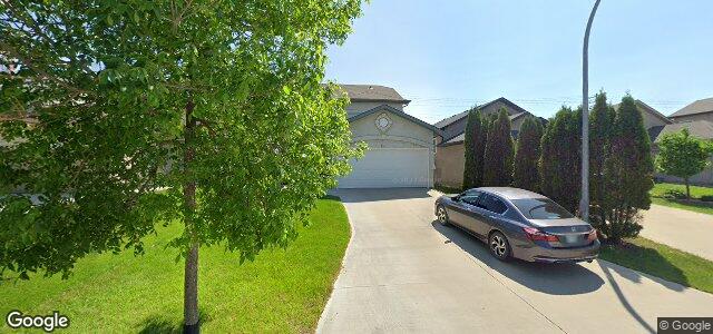 Larawan ng 136 Shore Street sa Winnipeg, Manitoba