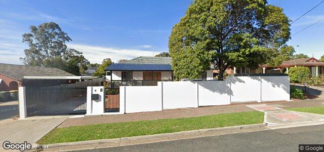 Larawan ng 11 Leeds Avenue sa Winnipeg, Manitoba