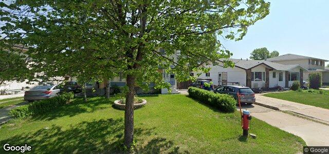 Larawan ng 135 Baylor Avenue sa Winnipeg, Manitoba