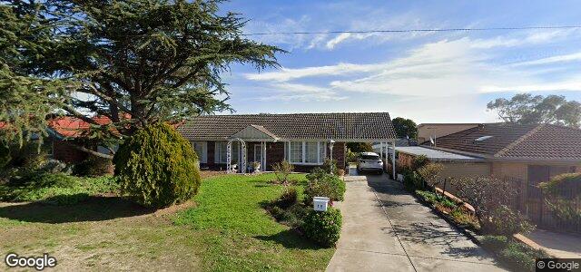 Larawan ng 18 Leeds Avenue sa Winnipeg, Manitoba